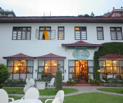 https://imgcld.yatra.com/ytimages/image/upload/t_hotel_yatra_city_desktop/v1432647755/Domestic Hotels/Hotels_Gangtok/Hotel Nor-Khill/Front View.jpg